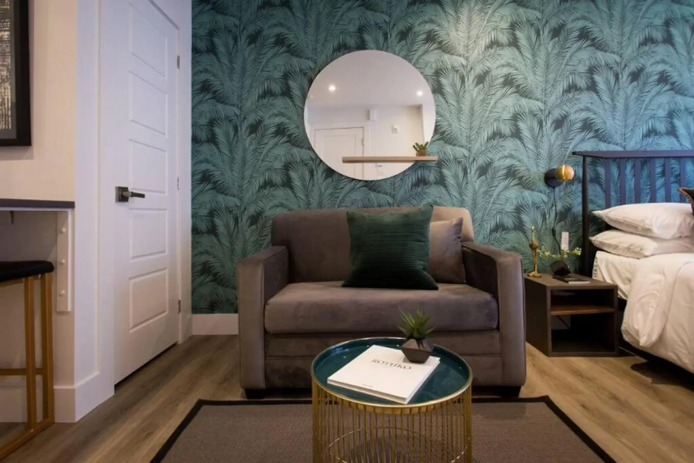 6768 - 202 Amazing Mini Studio With Full Kitchen By Denstays Montreal Apartment